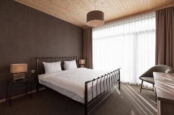 Фото номера Двухместный номер Делюкс с 1 кроватью Отель Vardzia Resort г. Вардзиа 4