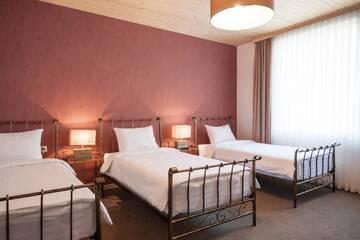 Фото номера Стандартный трехместный номер Отель Vardzia Resort г. Вардзиа 2